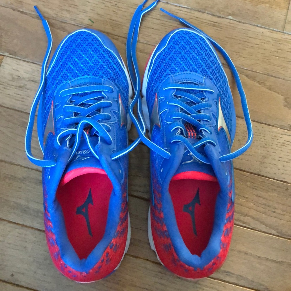 BRAND NEW Mizunos